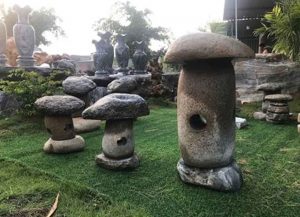đèn vườn bằng đá