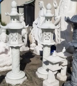 đèn vườn bằng đá