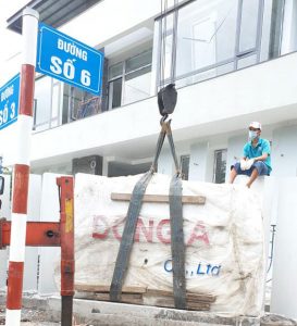 lắp đặt bảng hiệu bằng đá cho công ty Đông Á