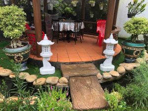 Đèn đá trang trí sân vườn dành cho chòi thủy tạ